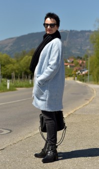 Hellblaue Jacke