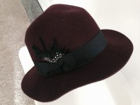 toller Filzhut mit dekorativem Detail  toller Filzhut mit dekorativem Detail