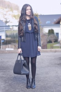 Blaues Kleid