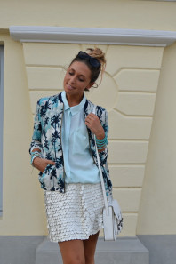 schlichte, legere mintblaue Bluse | Palmen und Lede... | Style my Fashion