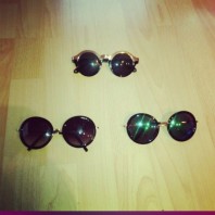 Schwarz/dunkelgrün/grün/goldene Sonnenbrille kombinieren: 'runde glässer/schwarzgoldene brille' (Damen, Brille, schwarz, braun, gelb, grün, Bilder) | Style my Fashion