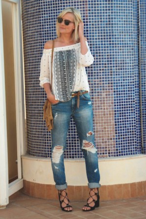 Boyfriend Ripped Jeans and Offshoulder Blouse - fashionargument (Freizeit & Streetwear, Bilder) | Style my Fashion