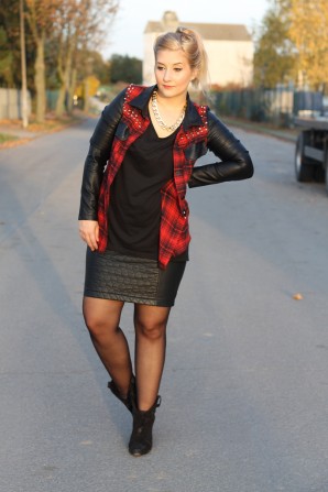 leather skirt