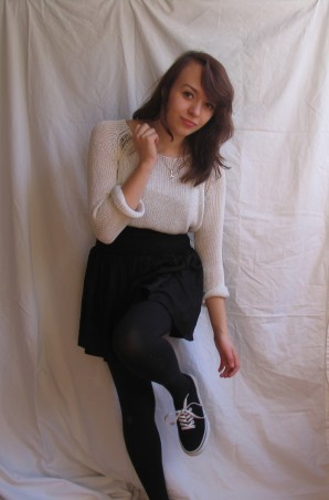 weißer strickpulli und schwarzer rock = girly | Style my Fashion