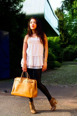 A girl and a bag :-) | Style my Fashion