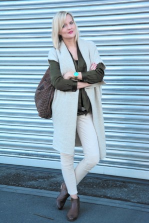 Khaki Blouse and Bikerjeans | Style my Fashion