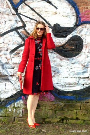 With Love - Flowerdress 70s & Red Accessoires