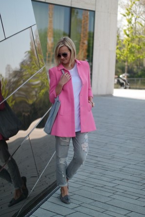 Grey Boyfriend Ripped Jeans and Pink Coat - fashionargument (Freizeit & Streetwear, Bilder) | Style my Fashion